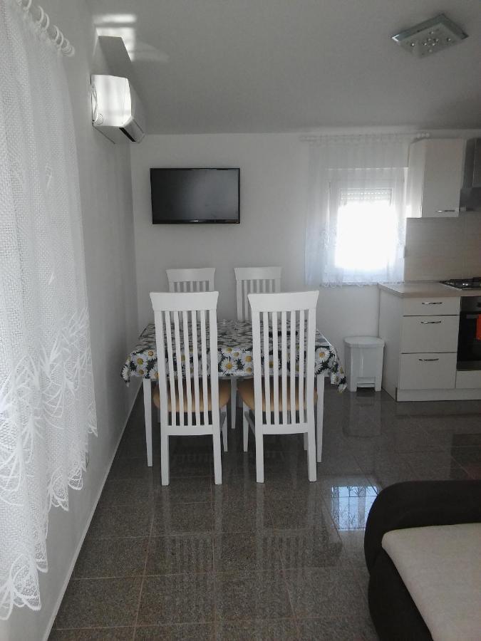 Apartments By The Sea Pag - 11778 Pag Town Εξωτερικό φωτογραφία